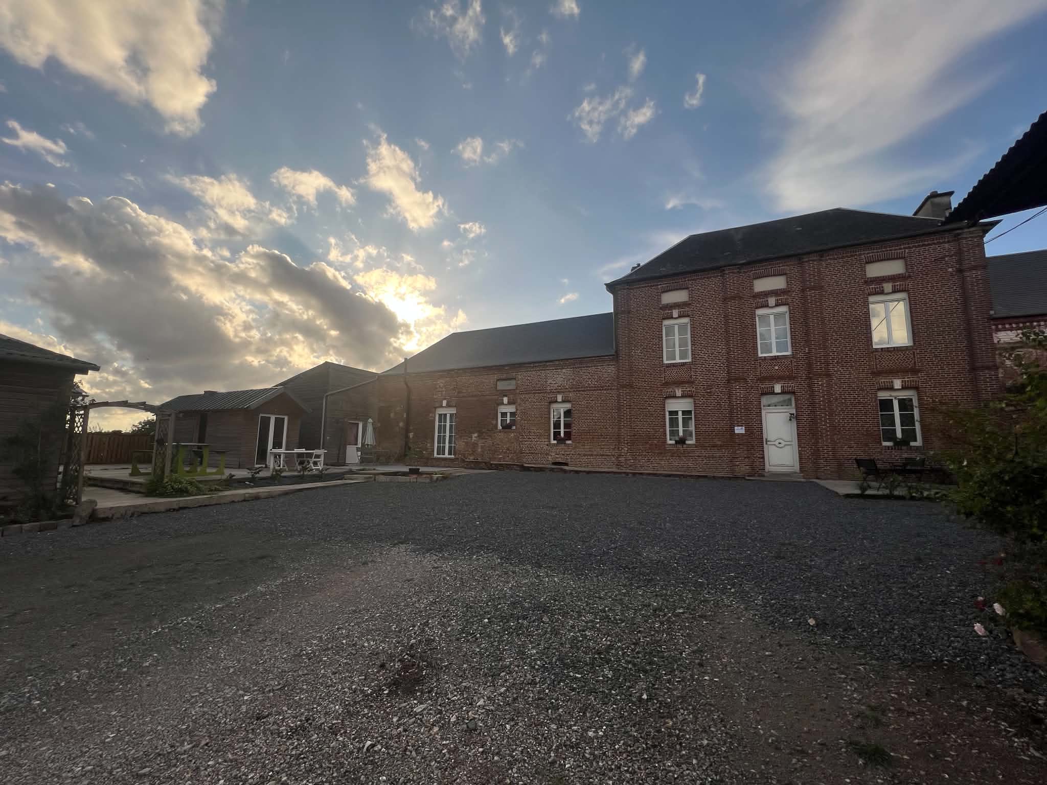Ancienne ferme picarde accueillant les chambres d'hôtes Une Parenthèse en Picardie à Dargnies